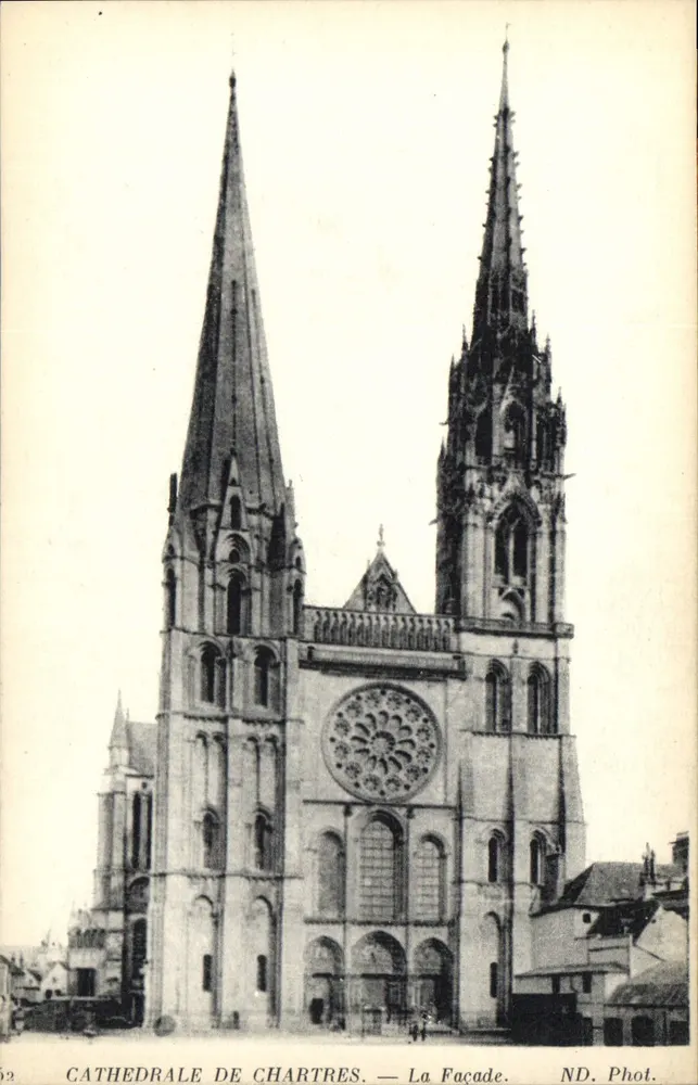 Catedral de Chartres — A Fachada — ND. Fot. - Frente