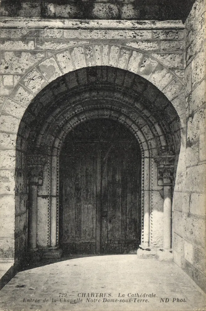 Chartres — Eingang zur Kapelle Notre-Dame-sous-Terre — ND Phot. - Vorderseite