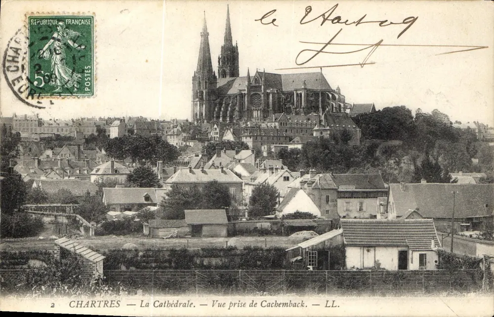 Chartres — A Catedral — Vista tirada de Cachemback — LL. - Frente
