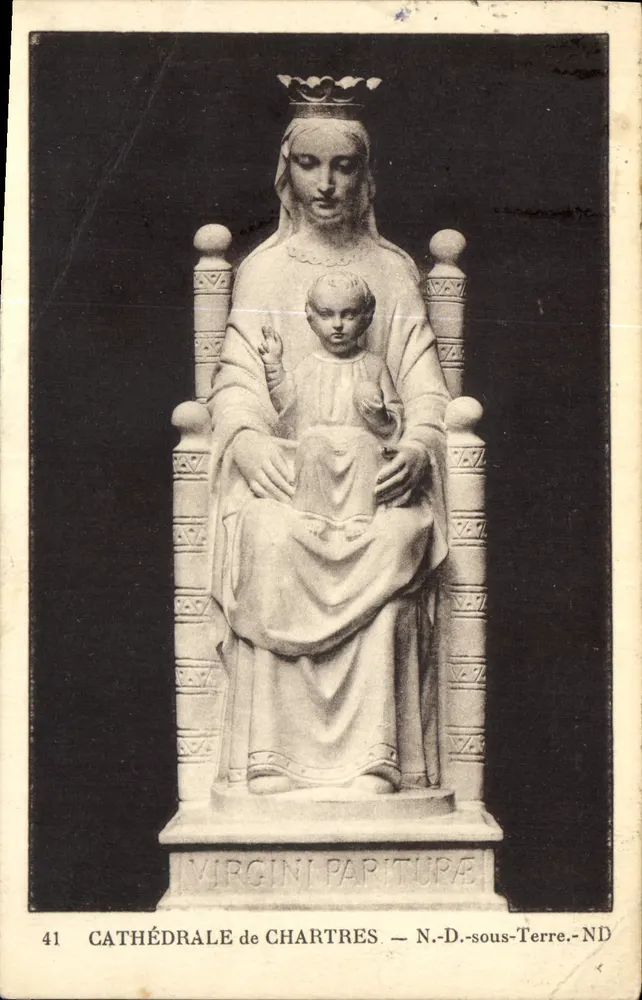 Catedral de Chartres — N.-D.-sous-Terre — estátua da Virgem com o Menino - Frente
