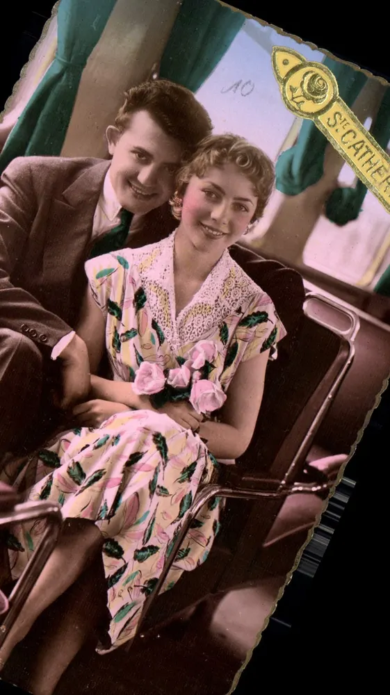 Casal sorridente — interior de carro — S. CATHÉRINE, n°10 - Frente