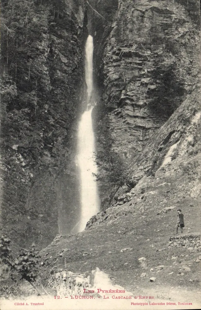 Luchon — A Cascata do Inferno — Fototipia Lahouche frères, Toulouse - Frente