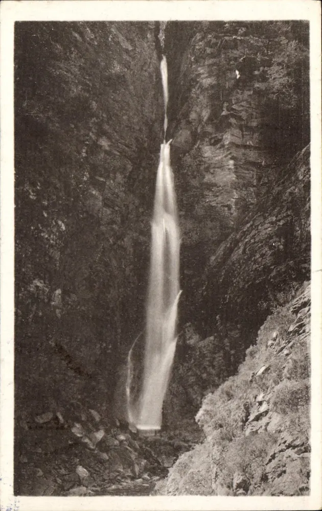 A Cascata do Inferno — Env. de Luchon — Vale do Lys — editor CAP Arts Automatiques - Frente
