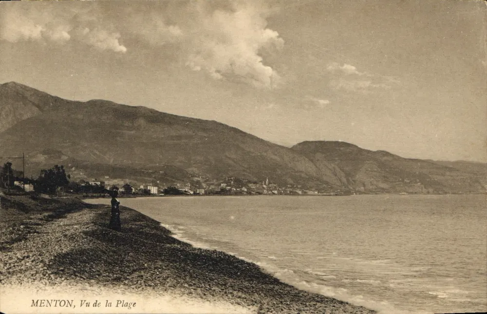 Menton, Vista da Praia — vista panorâmica da costa com montanhas no fundo — edição L. A. C., Monte-Carlo - Frente