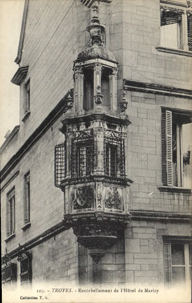 Troyes - Vorbau des Hotels de Marizy — Sammlung T. G. Nr. 103 - Vorderseite