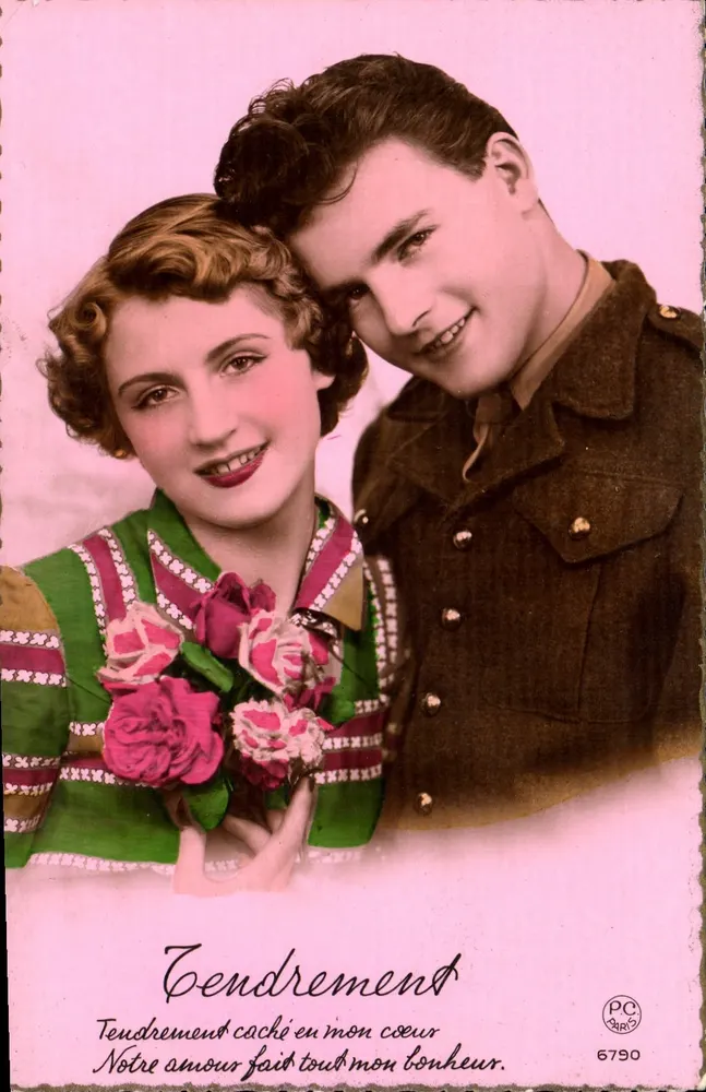Casal jovem — soldado em uniforme e jovem mulher segurando rosas — PC Paris n°6790 - Frente