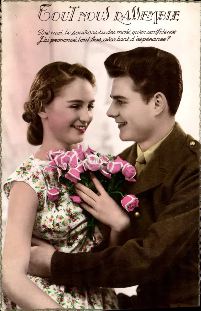 Casal jovem — Soldado oferecendo rosas — Editor: Fototipia na França - Frente