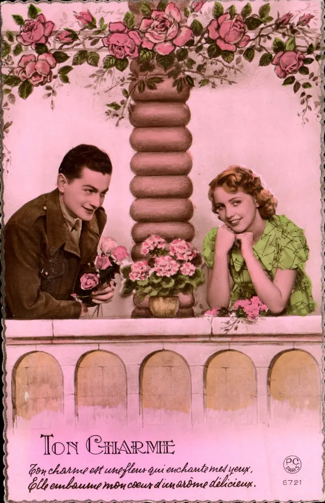 Casal jovem no balcão — rosas e gerânios — PC 6721 - Frente