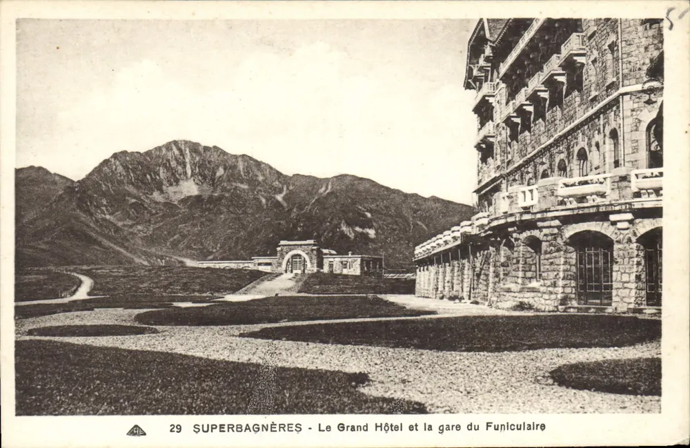 Superbagnères - Das Grand Hotel und die Seilbahnstation - Vorderseite