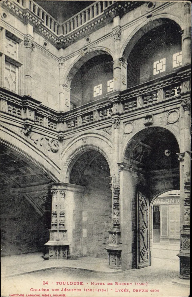 Toulouse — Hotel de Bernuy, Colégio dos Jesuítas — Liceu desde 1806 - Frente