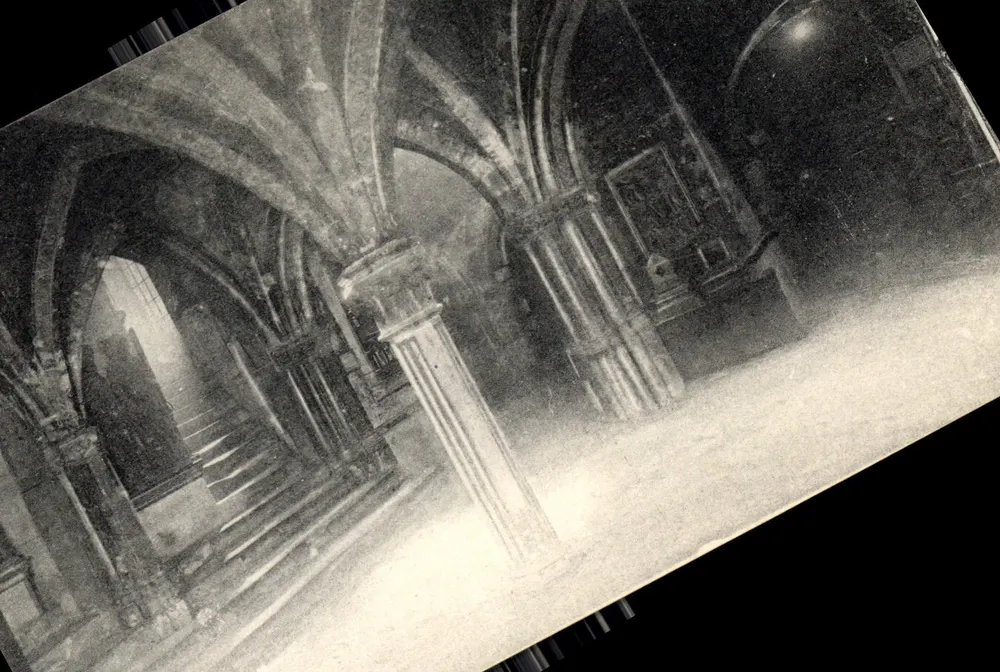 Krypta der Heiligen Körper — Basilika Saint-Sernin — Toulouse - Vorderseite