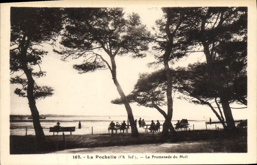 La Rochelle (Ch Inf) — A Promenade du Mail — J. Nozalis, editor, 18, avenue du Coteau - Nantes - Frente