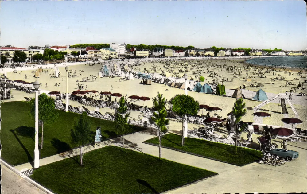 Royan — Die Strandpromenade und die Gärten der Botton Promenade — Real Photo - Vorderseite