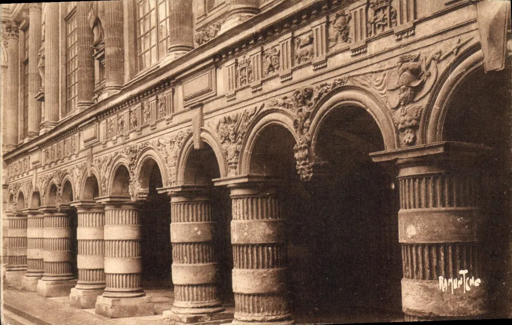 Rathaus von LA ROCHELLE — Fassade mit geschnitztem Arcaden-Galerie — Verlag Raymond Bergevin, Nr. CI 4404 - Vorderseite