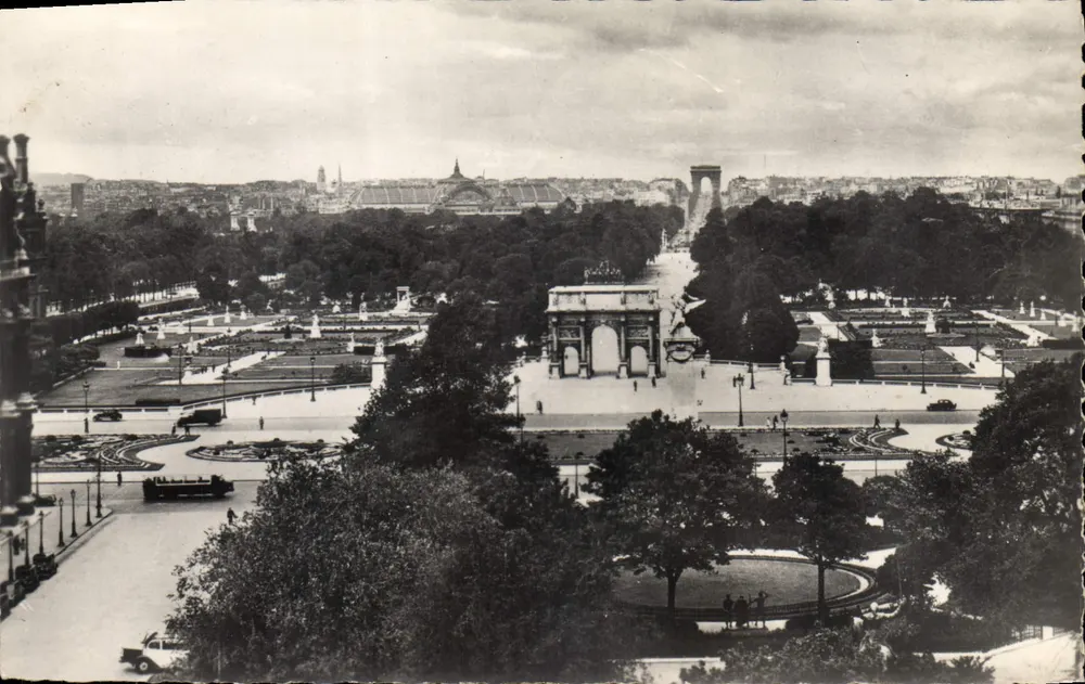 Panorama sobre as Tuileries — Paris — A. C. 41 - Frente