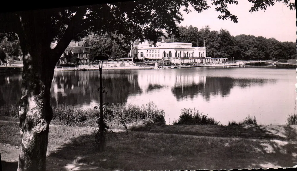 Bagnole-de-l'Orne — Um canto do Lago — G. LALOIS - Frente