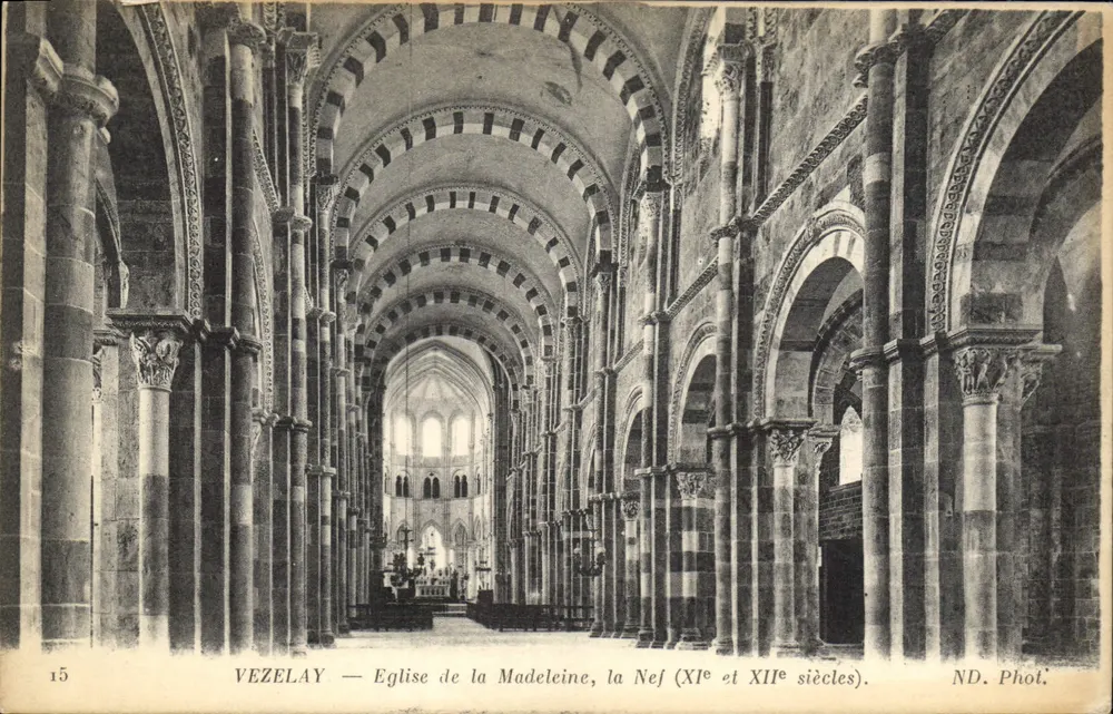 Vézelay — Kirche der Madeleine, die Kirchenschiff (11. und 12. Jahrhundert). ND. Phot. - Vorderseite