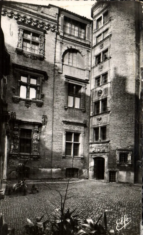 Hôtel Berenguier-Maynier — Innenhof — L'Art Toulousain, Toulouse - Vorderseite