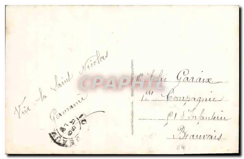 नीले रंग के लंबे कपड़े पहने एक युवा महिला जो रोज के बुकेट ले रही है — Myrka, संख्या 53 - पीछे