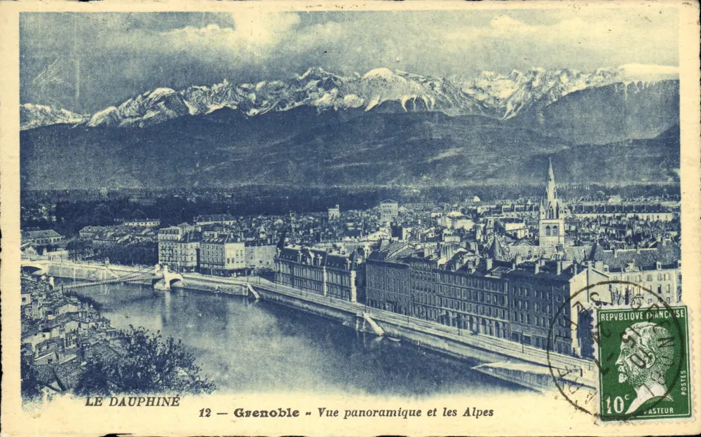 Grenoble — Panoramablick und die Alpen — Verlag: Asteur, Nr. 12 - Vorderseite