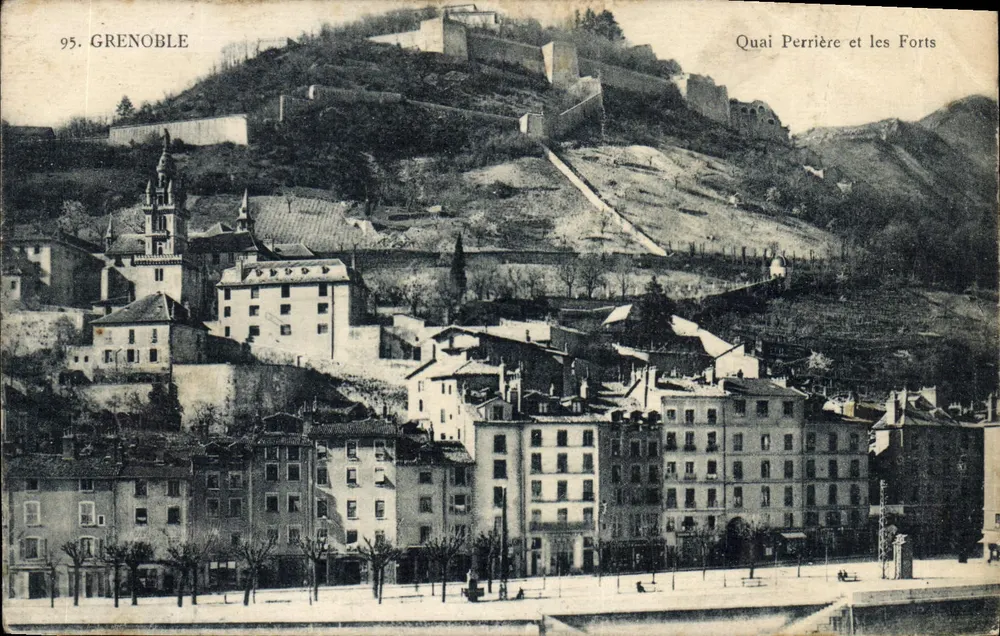 Grenoble — Quai Perrière e os Fortes — P. Gaude, fot. Grenoble - Frente