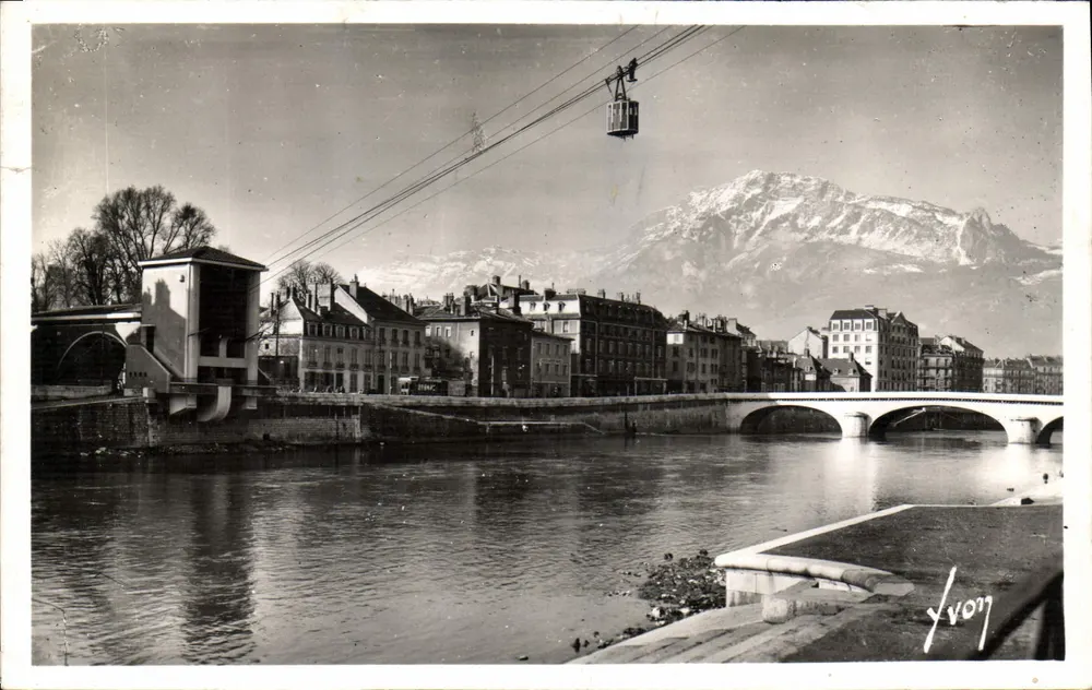 Grenoble — Die Quais, im Hintergrund der Moucherotte — Yvon 1938 - Vorderseite