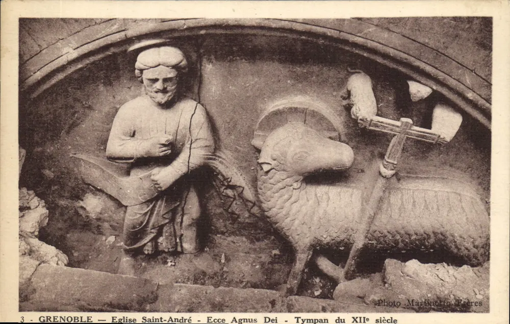 Grenoble — Kościół św. Andrzeja — Ecce Agnus Dei — Tympan z XII wieku — Foto Martinetto Frères - Awers