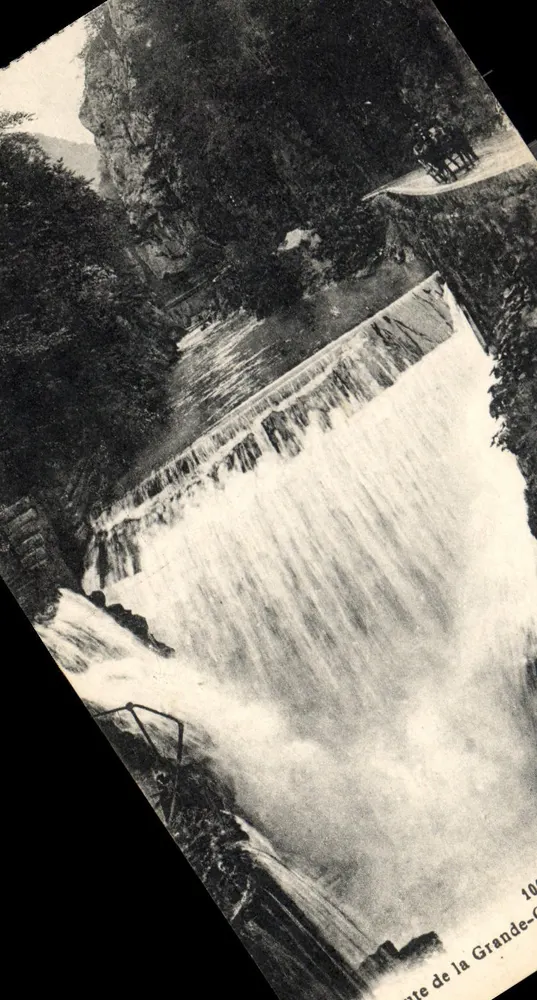 Wasserfall der Grande-Chartreuse — Ansicht von der Straße — unbekannter Verlag, Seriennummer 100 - Vorderseite