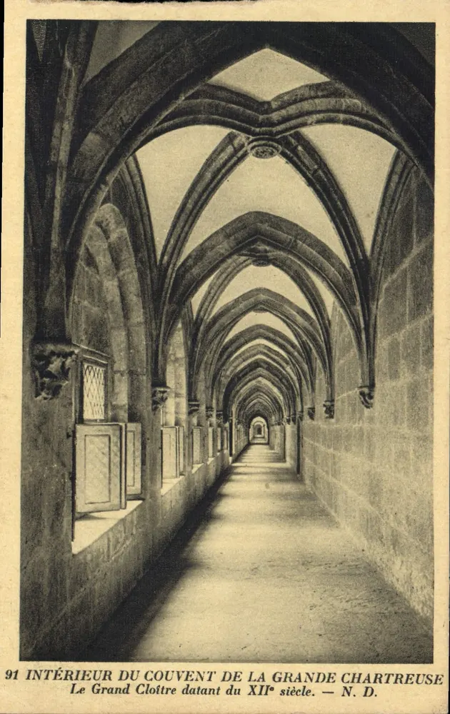Interior do convento da Grande Chartreuse — Grande Claustro datando do século XII — N. D. - Frente