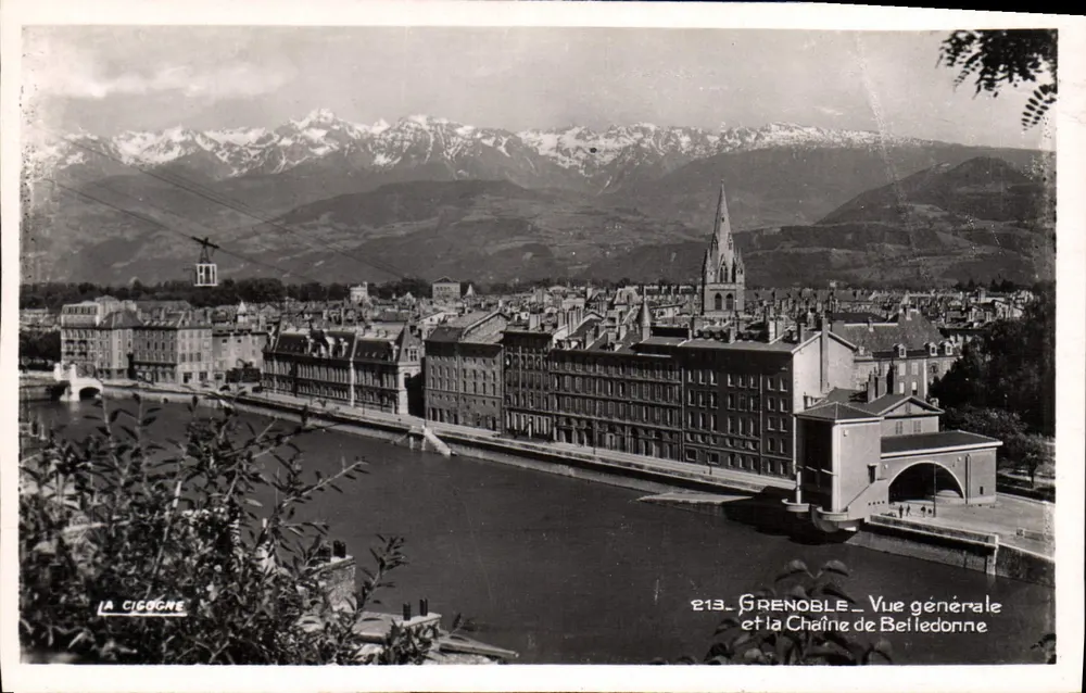 Grenoble — Allgemeiner Blick und die Belledonne-Kette — La Cigogne - Vorderseite