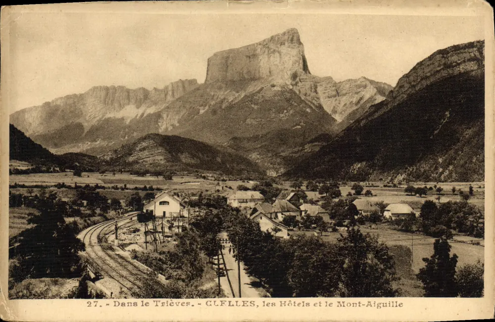 Dans le Trièves — Vue des Hôtels et du Mont-Aiguille — GLEFLLES, éditeur A. Wollaret - Vorderseite