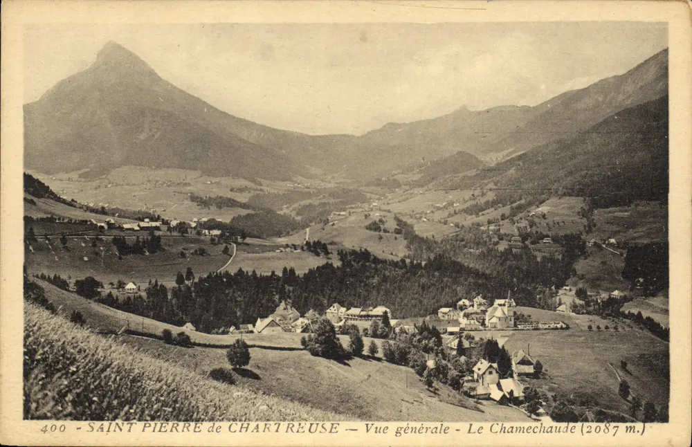 Saint-Pierre-de-Chartreuse — Vista geral — O Chamechaude (2087 m.) - Frente