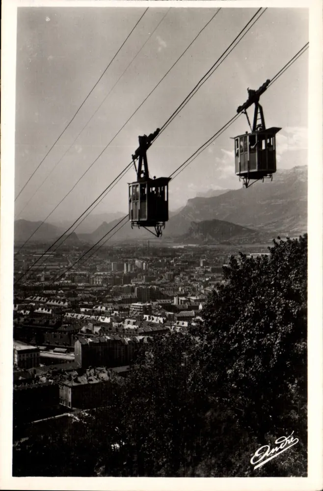 Grenoble — Tricéfalo da Bastilha. O cruzamento das duas cabines — Edição d'Art André, Grenoble - Frente