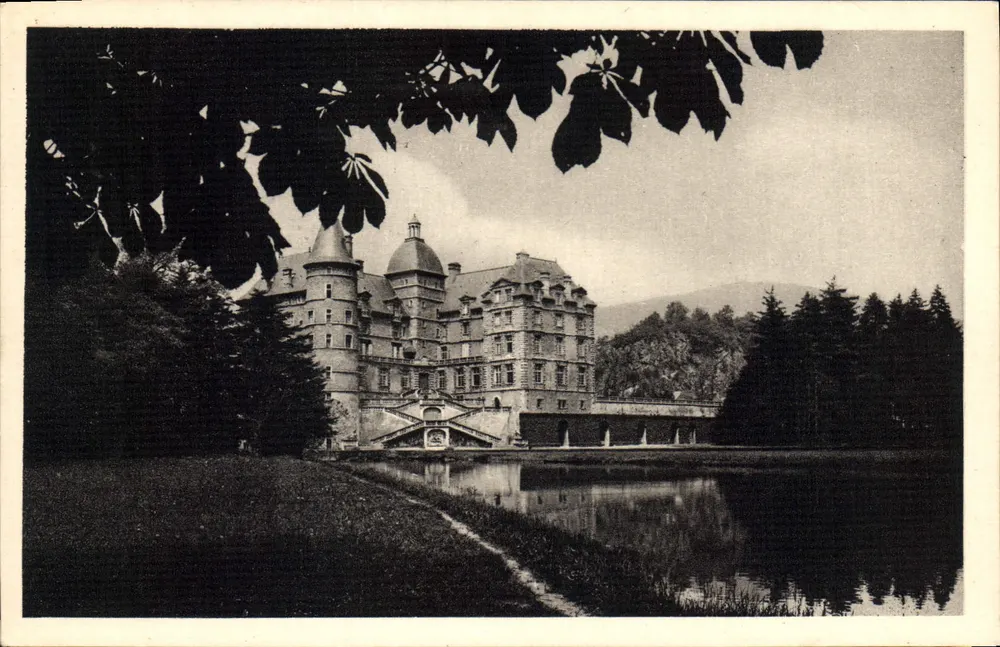 Castelo de Vizille — Fachada sobre o parque — Serr. Comercial Monuments Historiques, Paris - Frente