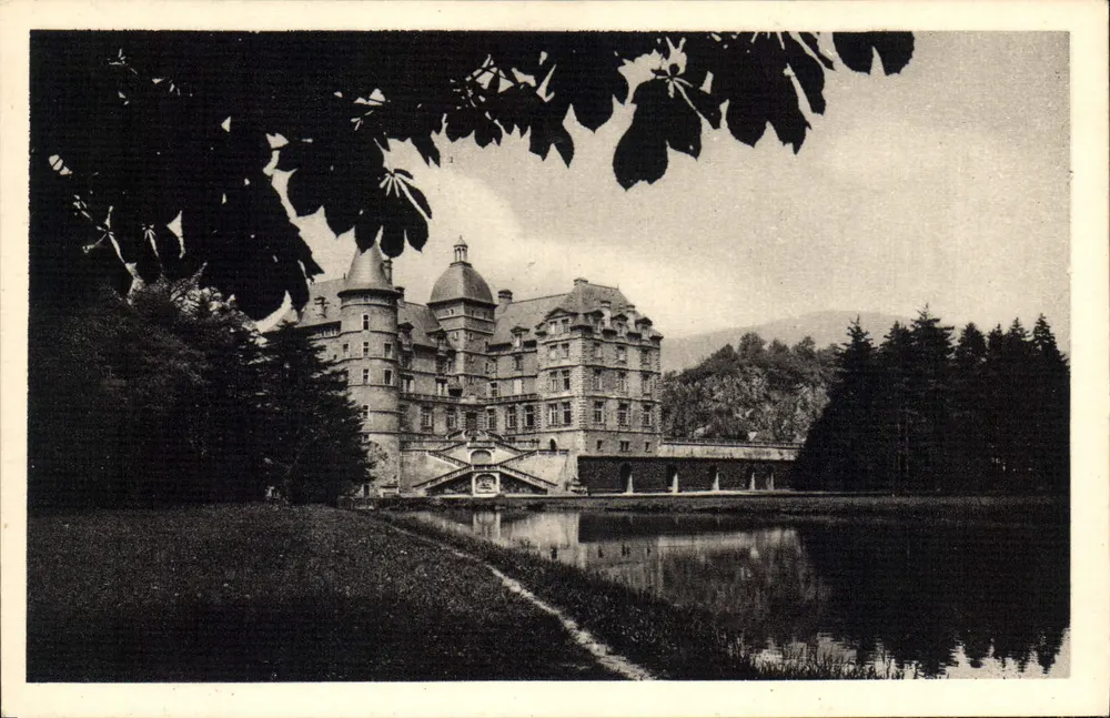 Schloss Vizille — Fassade zum Park — Sert. Commercial, Paris - Vorderseite