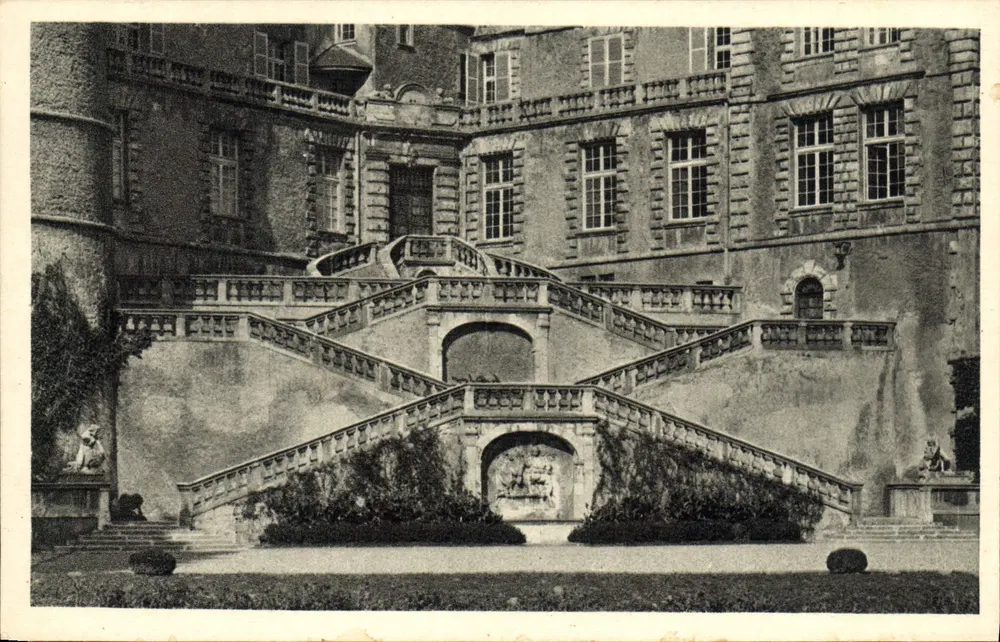 Schloss Vizille — Die Ehrenstiege — Serv. Commercial Monument-Historiques, Paris - Vorderseite