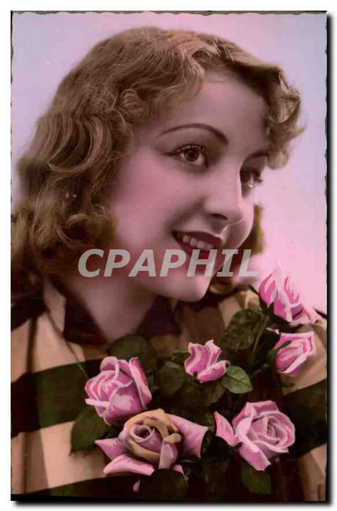 Mulher jovem sorridente — com buquê de rosas — Foto Verdadeira, editada em Paris - Frente