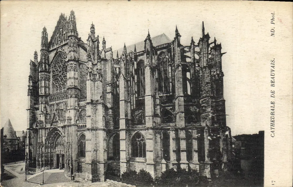 Catedral de Beauvais — vista da fachada gótica — Phot. ND. — N° 17 - Frente