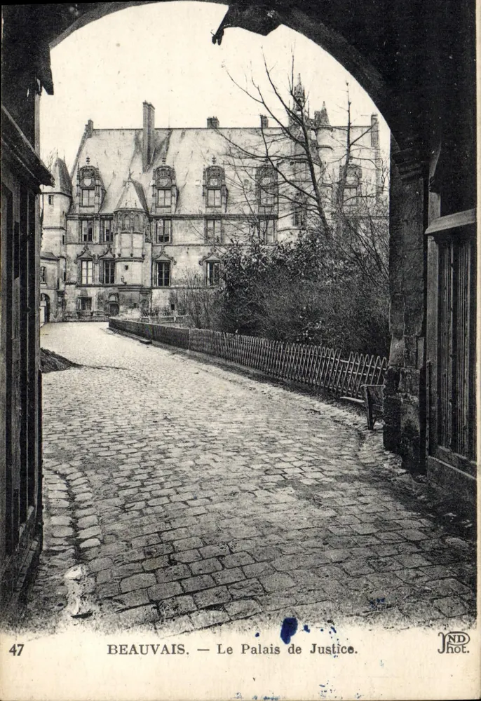 Beauvais — O Palácio de Justiça — JND Fot. - Frente