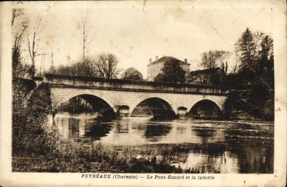 Puyrèaux (Charente) — Der Pont-Esnord und die Käserei - Vorderseite