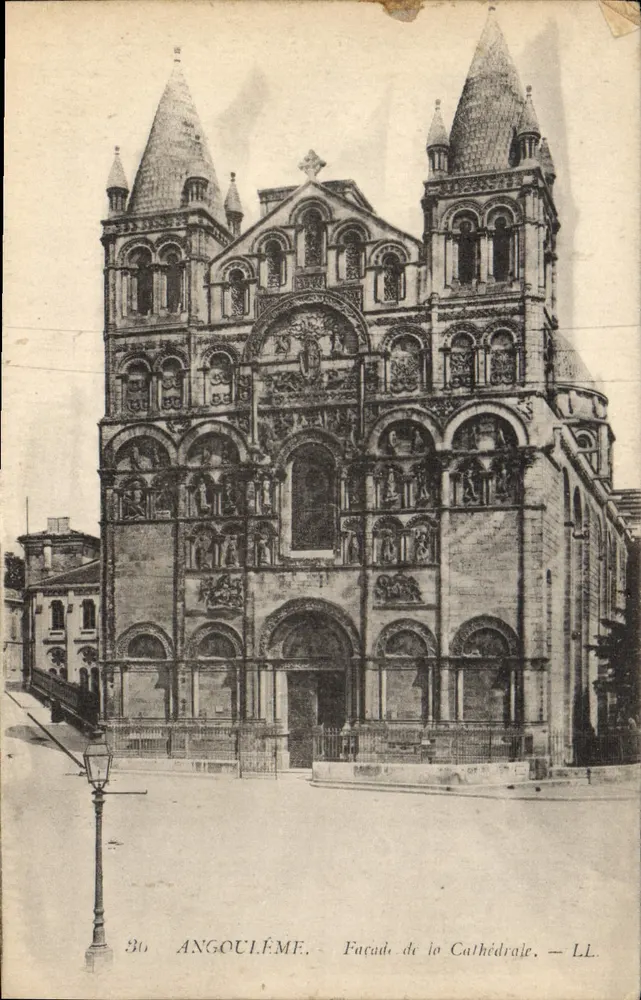 Angoulême — Fachada da Catedral — LL - Frente