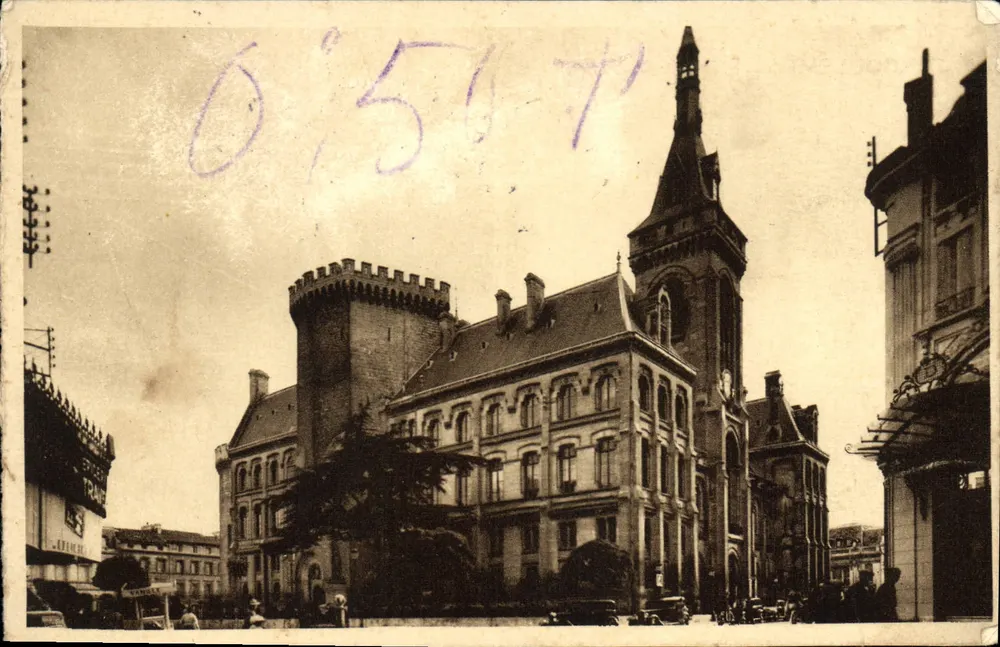 Angoulême — O Hotel de Ville — Impresso por Chiffret - Frente