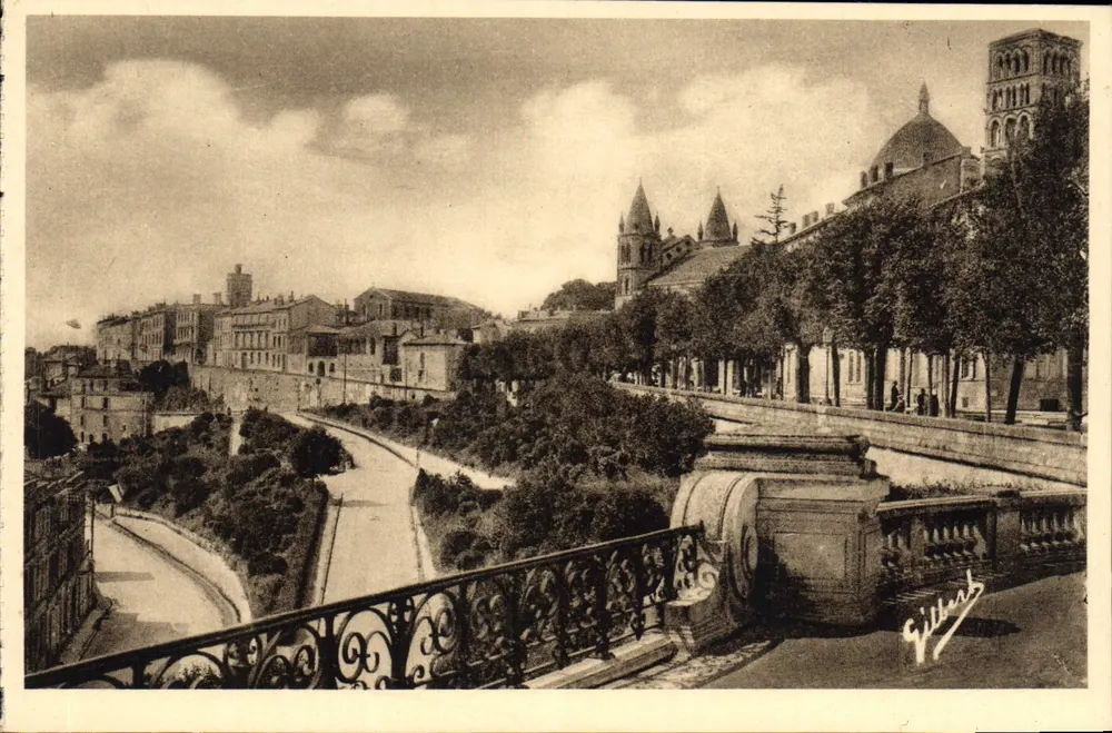 Angoulême — Le Rempart Desnix und die Kathedrale — Kunstausgabe A. Gilbert - Vorderseite
