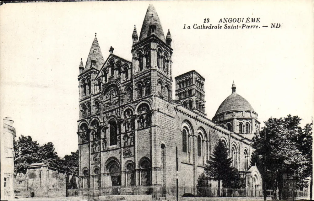 Angoulême — A Catedral de São Pedro — ND - Frente