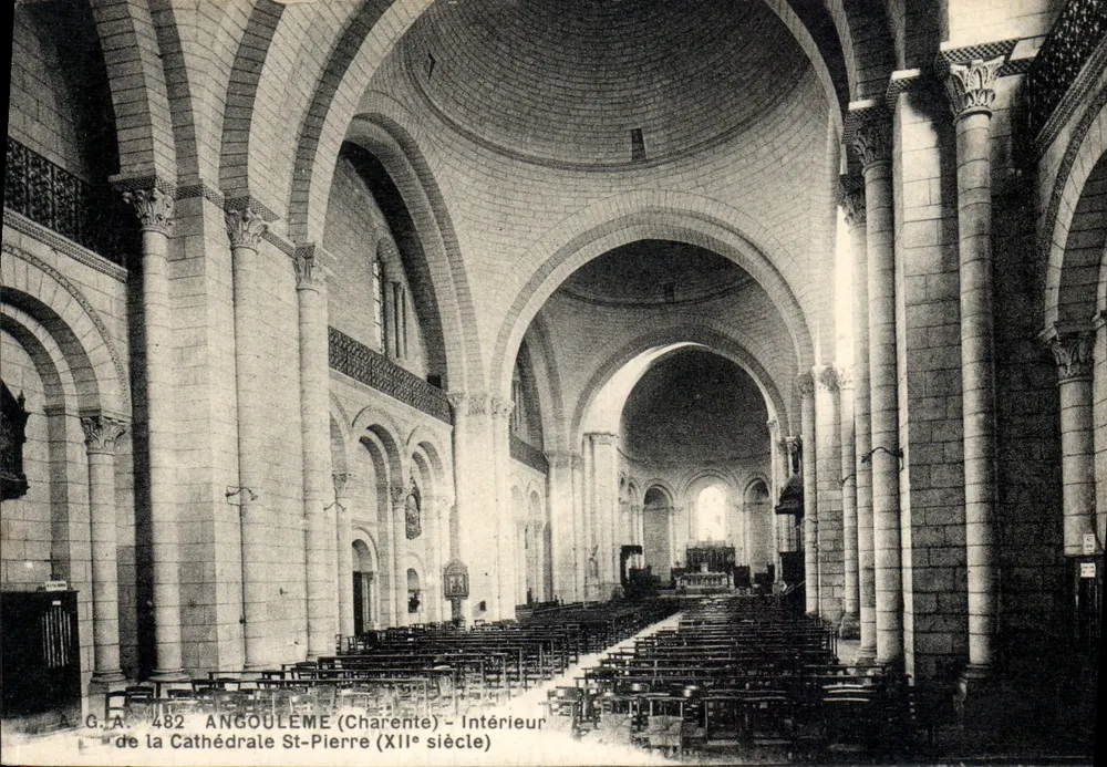 Innenansicht der Kathedrale Saint-Pierre in Angoulême — 12. Jahrhundert — A.G.A. 482 - Vorderseite