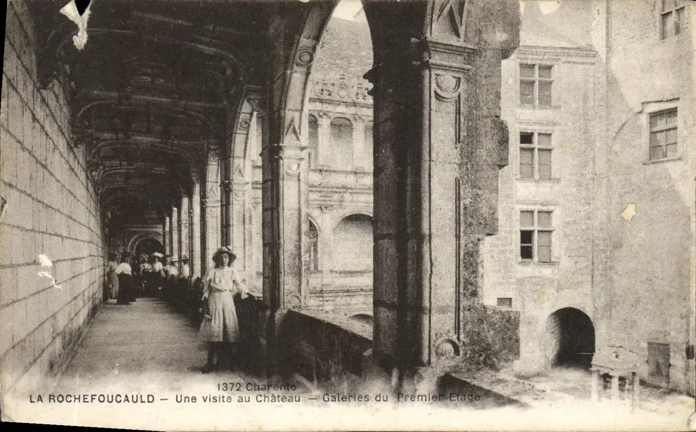 La Rochefoucauld — Besuch des Schlosses — Galerien des ersten Stocks — Verlag: F. Haxus, Foto-Verlag in Charente - Vorderseite