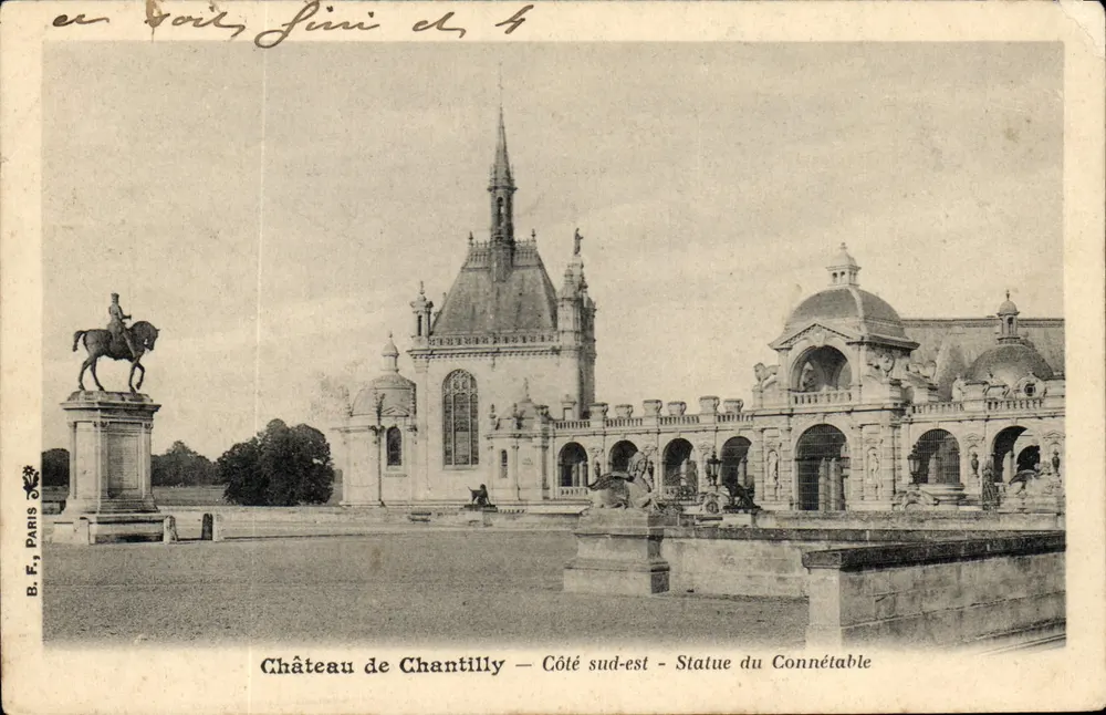 Castelo de Chantilly — Lado sudeste — Estátua do Conde — B.F. Paris - Frente
