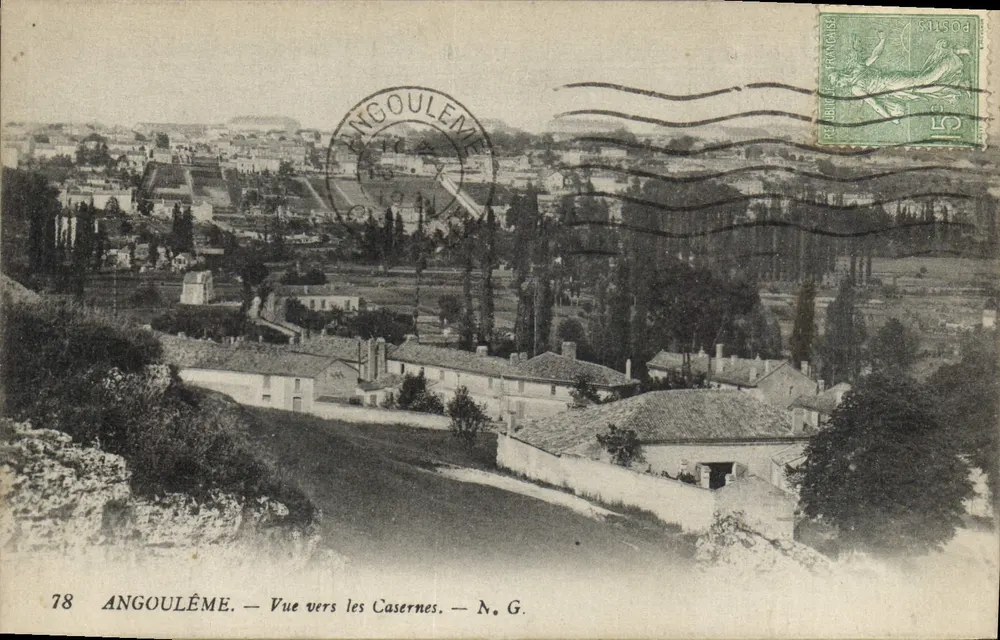 Angoulême — Vista para as Casernas — N. G. - Frente