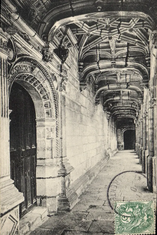 La Rochefoucauld (Charente) — Gang eines historischen Gebäudes — Larochefo, n° 4198 - Vorderseite