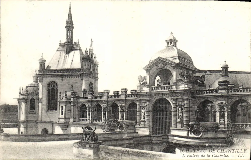 Castelo de Chantilly — A Entrada da Capela — LL. - Frente